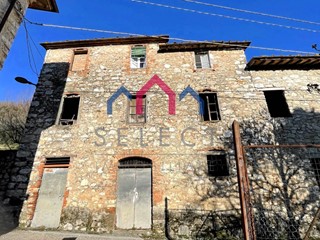 Quadrilocale in Vendita a Borgo a Mozzano, 45'000&euro;, 90 m²
