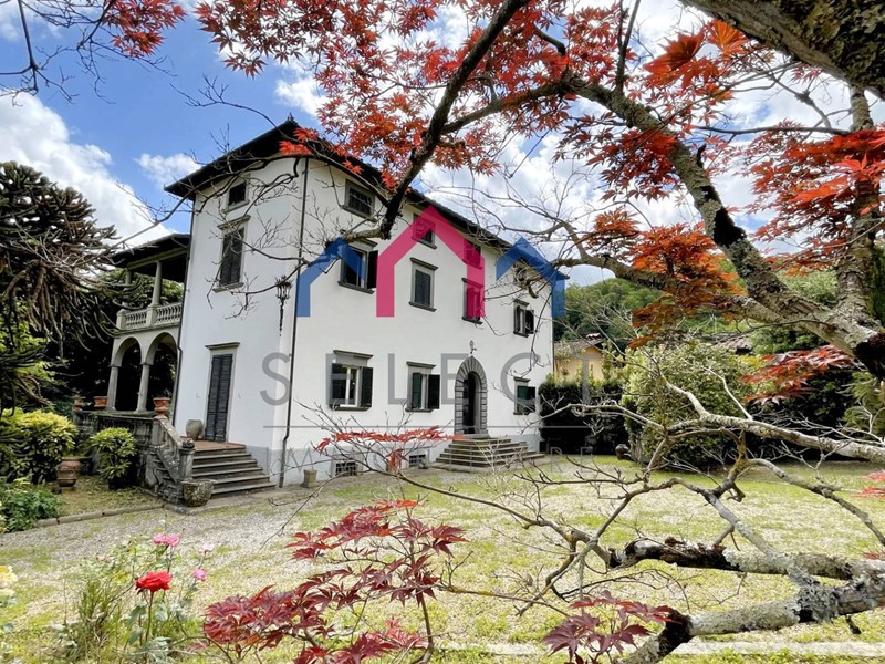 Villa in Vendita a Bagni di Lucca, 930'000€, 665 m²
