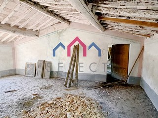 Casa Semi Indipendente in Vendita a Borgo a Mozzano, 39'000&euro;, 150 m²