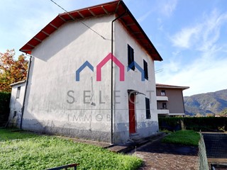 Casa Indipendente in Vendita a Castelnuovo di Garfagnana, 80'000&euro;, 180 m²