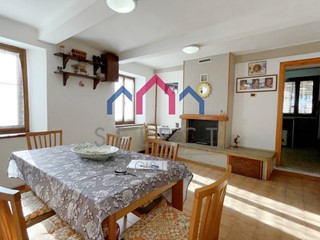 Casa Semi Indipendente in Vendita a Bagni di Lucca, 120'000€, 185 m²