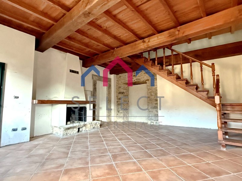 Trilocale in Vendita a Pescaglia, 90'000€, 120 m²