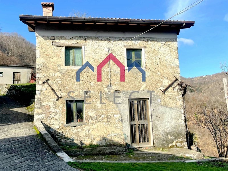 Rustico in Vendita a Castelnuovo di Garfagnana, 29'000&euro;, 104 m²