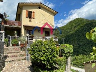 Casa Semi Indipendente in Vendita a Villa Basilica, 120'000€, 138 m²