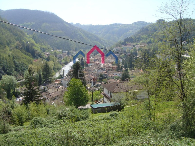 Casa Semi Indipendente in Vendita a Bagni di Lucca, 590 m²