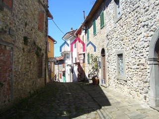 Casa Semi Indipendente in Vendita a Bagni di Lucca, 70'000€, 85 m²