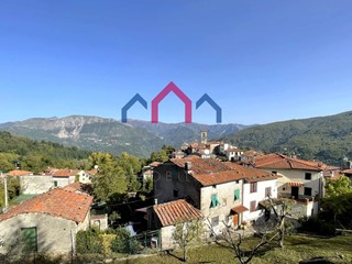 Casa Semi Indipendente in Vendita a Bagni di Lucca, 58'000€, 130 m²