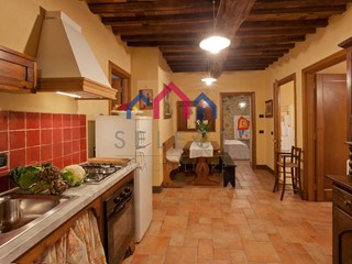 Attività commerciale in Vendita a Fabbriche di Vergemoli, 950'000€, 410 m²