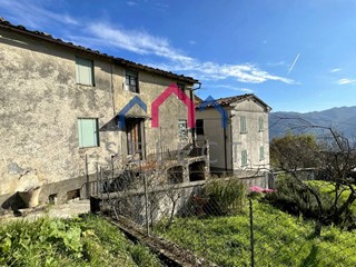Casa Semi Indipendente in Vendita a Borgo a Mozzano, 20'000&euro;, 140 m²