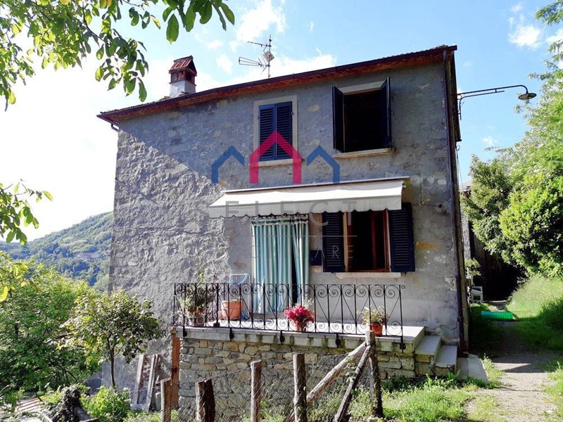 Casa Indipendente in Vendita a Bagni di Lucca, 145'000€, 190 m²