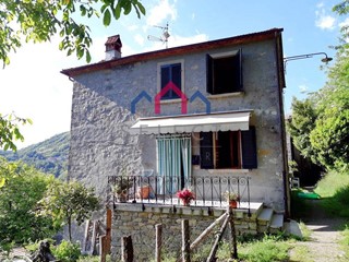 Casa Indipendente in Vendita a Bagni di Lucca, 145'000€, 190 m²