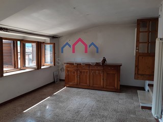 Appartamento in Vendita a Barga, 79'000&euro;, 130 m²
