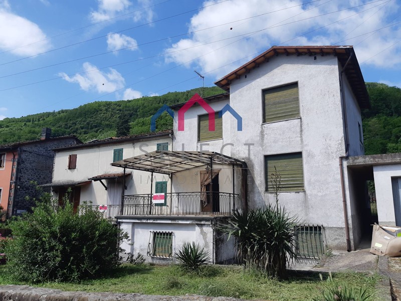 Casa Semi Indipendente in Vendita a Borgo a Mozzano, 95'000&euro;, 150 m²