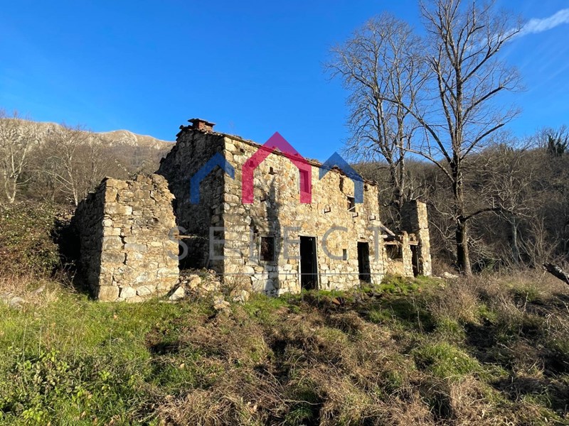 Rustico in Vendita a Bagni di Lucca, 60'000€, 140 m²