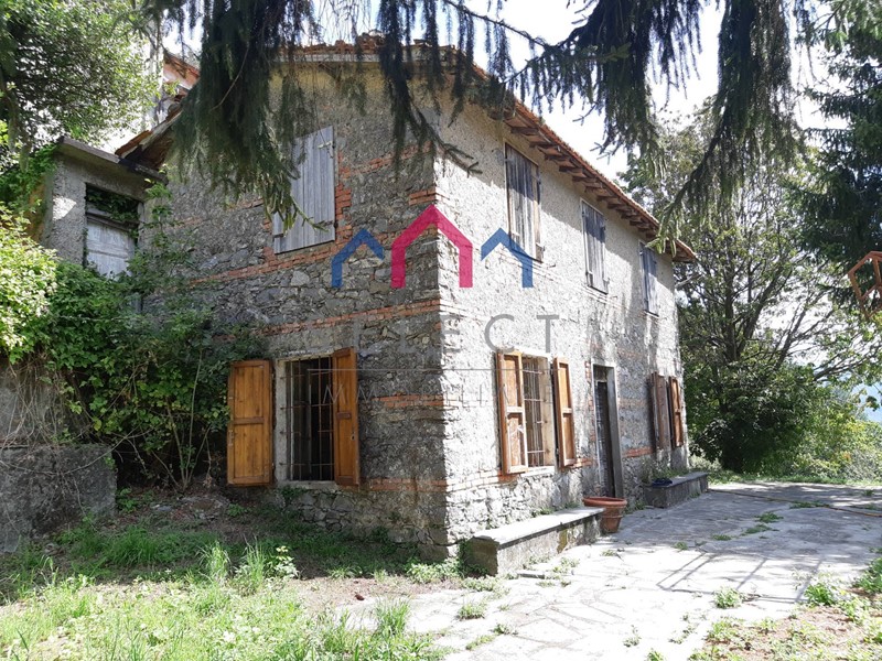 Rustico in Vendita a Fabbriche di Vergemoli, 65'000€, 140 m²