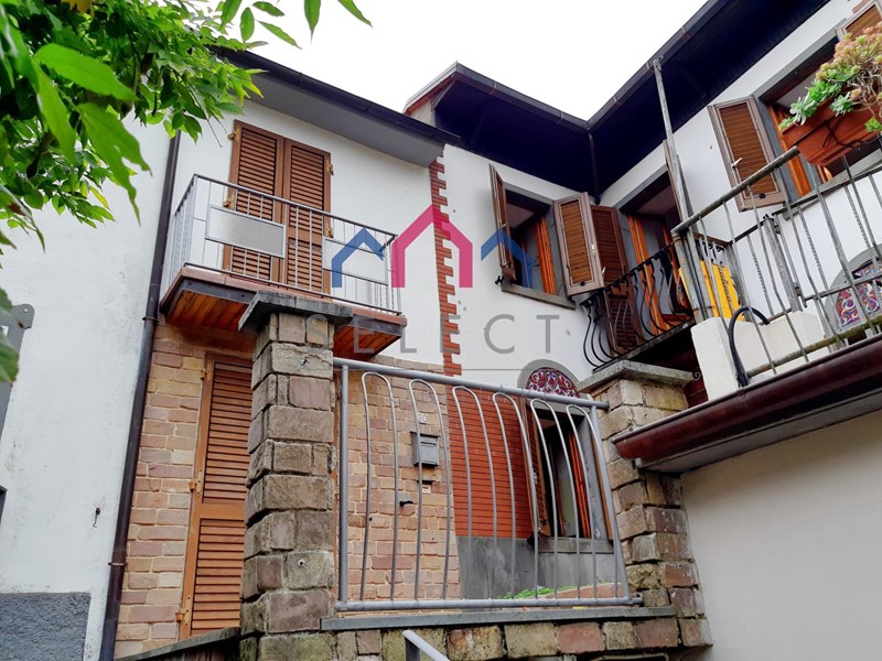 Casa Semi Indipendente in Vendita a Fabbriche di Vergemoli, 68'000€, 130 m²
