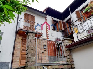 Casa Semi Indipendente in Vendita a Fabbriche di Vergemoli, 68'000€, 130 m²