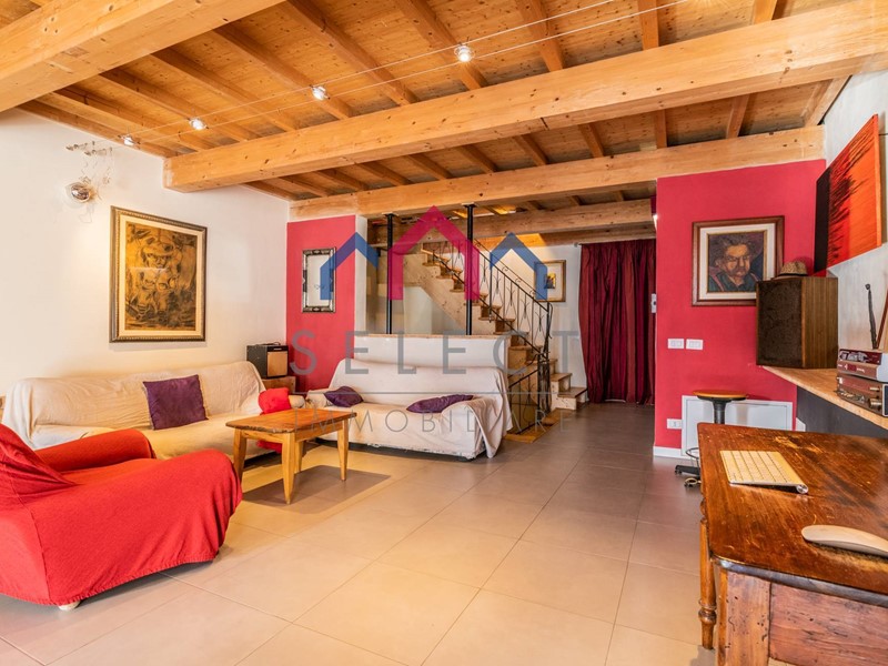 Appartamento in Vendita a Borgo a Mozzano, 250'000&euro;, 500 m²