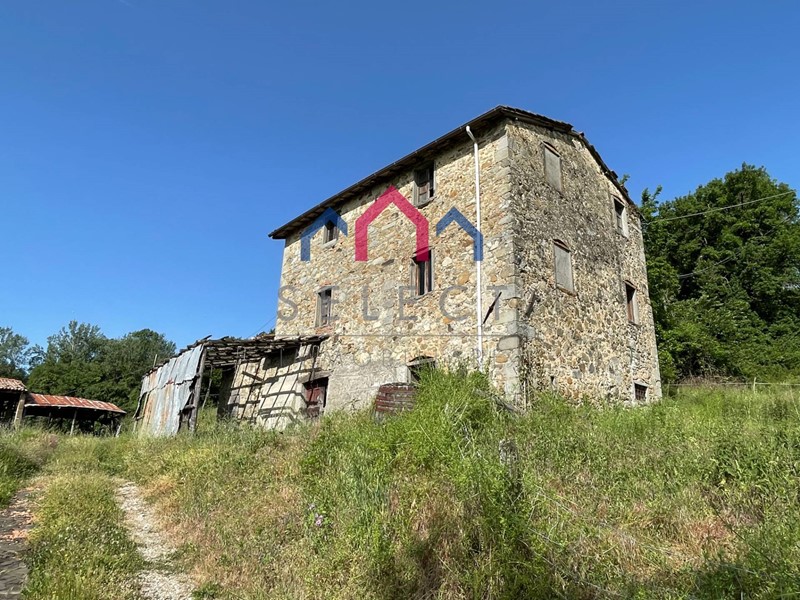 Rustico in Vendita a Molazzana, 125'000€, 210 m²