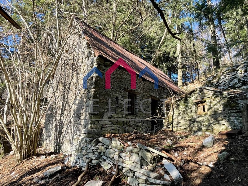 Rustico in Vendita a Fabbriche di Vergemoli, 48'000€, 150 m²