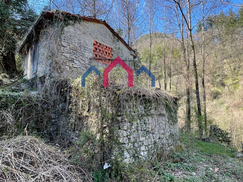 Rustico in Vendita a Fabbriche di Vergemoli, 18'000€, 50 m²