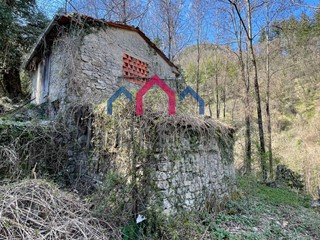 Rustico in Vendita a Fabbriche di Vergemoli, 18'000€, 50 m²