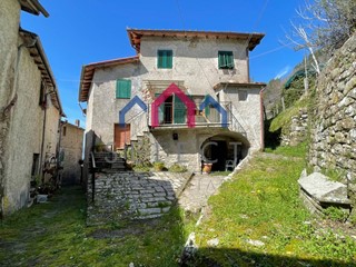 Trilocale in Vendita a Bagni di Lucca, 55'000€, 100 m²