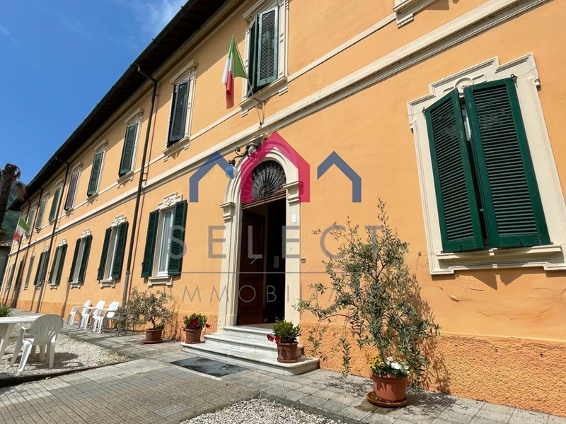 Appartamento in Vendita a Barga, 650'000&euro;, 1780 m²