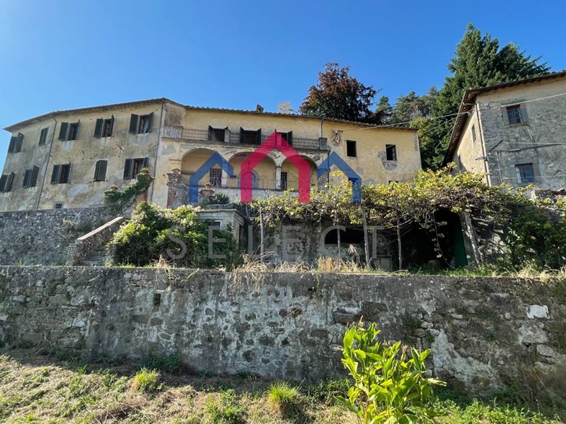 Villa in Vendita a Pescaglia, 440'000€, 1250 m²