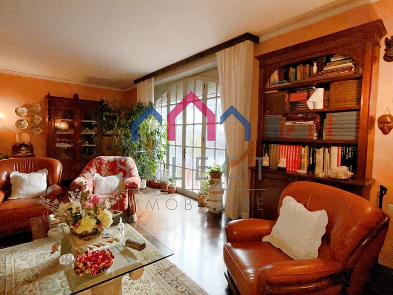 Villa in Vendita a Bagni di Lucca, 245'000€, 350 m²