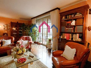 Villa in Vendita a Bagni di Lucca, 245'000€, 350 m²