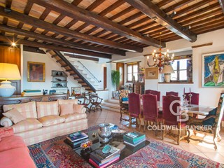 Quadrilocale in Vendita a Sutri, 335'000€, 135 m²