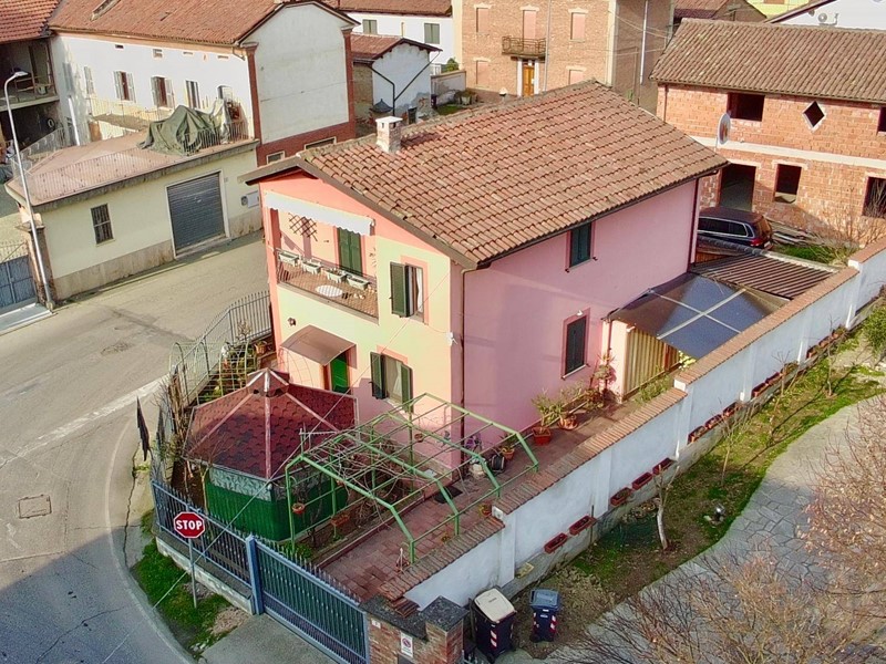 Villa in Vendita a Castellazzo Bormida, 165'000€, 160 m²