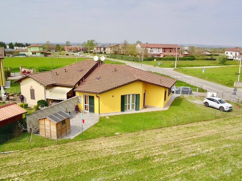 Villa in Vendita a Oviglio, 169'000€, 110 m²