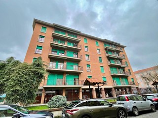 Appartamento in Vendita a Alessandria, 160'000€, 220 m²