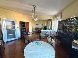 Appartamento in Vendita a Alessandria, 123'000€, 245 m²