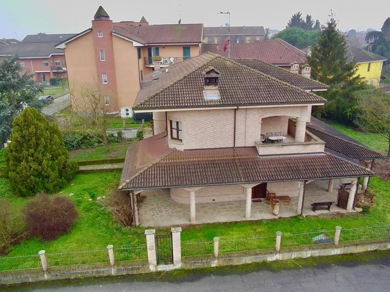 Villa in Vendita a Castellazzo Bormida, 495'000€, 250 m²