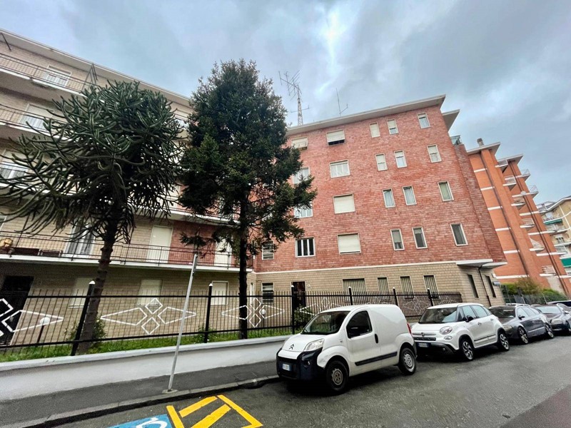 Appartamento in Vendita a Alessandria, 88'000€, 110 m²