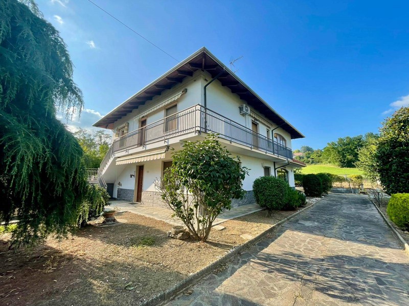 Casa Semi Indipendente in Vendita a Alessandria, 259'000€, 250 m²