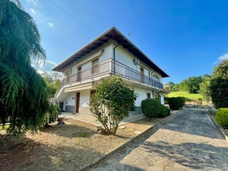 Casa Semi Indipendente in Vendita a Alessandria, 259'000€, 250 m²