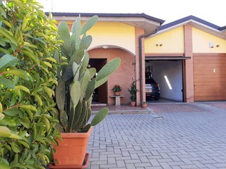 Villa in Vendita a Alessandria, 230'000€, 140 m²