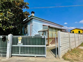 Casa Indipendente in Vendita a Alessandria, 149'000€, 100 m²