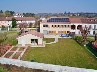 Villa in Vendita a Alessandria, 465'000€, 345 m²