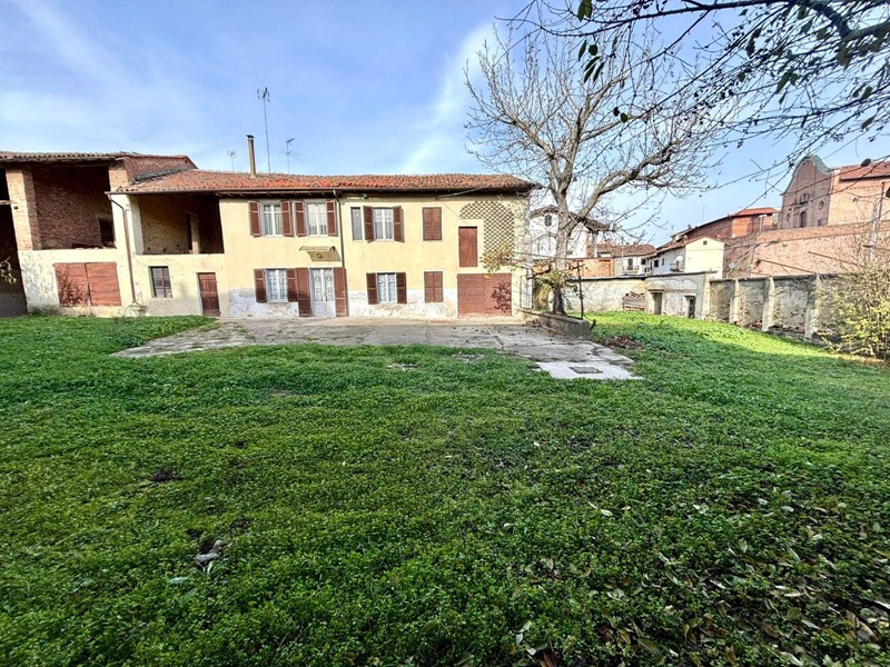 Casa Indipendente in Vendita a Oviglio, 75'000€, 224 m²