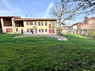 Casa Indipendente in Vendita a Oviglio, 75'000€, 224 m²