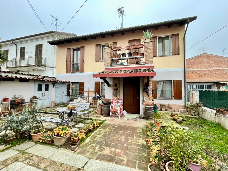 Casa Indipendente in Vendita a Alessandria, 158'000€, 100 m²