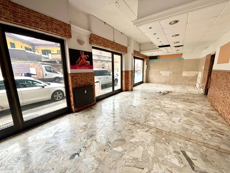 Immobile commerciale in Vendita a Alessandria, 64'000€, 61 m²