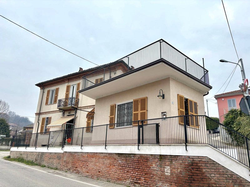 Villa in Vendita a Alessandria, 230'000€, 206 m²