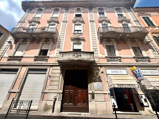 Quadrilocale in Vendita a Alessandria, 99'000€, 124 m²