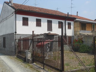 Casa Semi Indipendente in Vendita a Alessandria, 115'000€, 240 m²